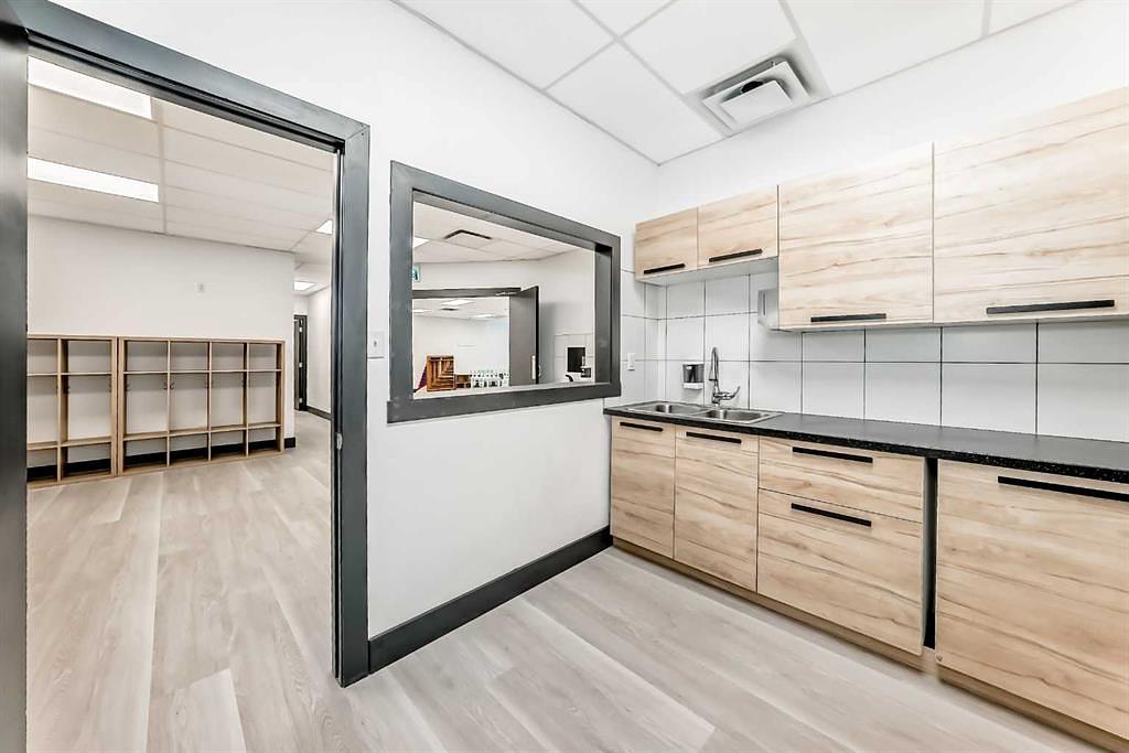 5,9,15 - 1015 Centre Street Northwest, Calgary, AB