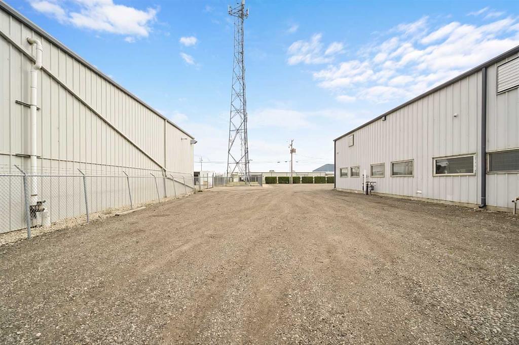 1020 Laut Avenue, Crossfield, AB