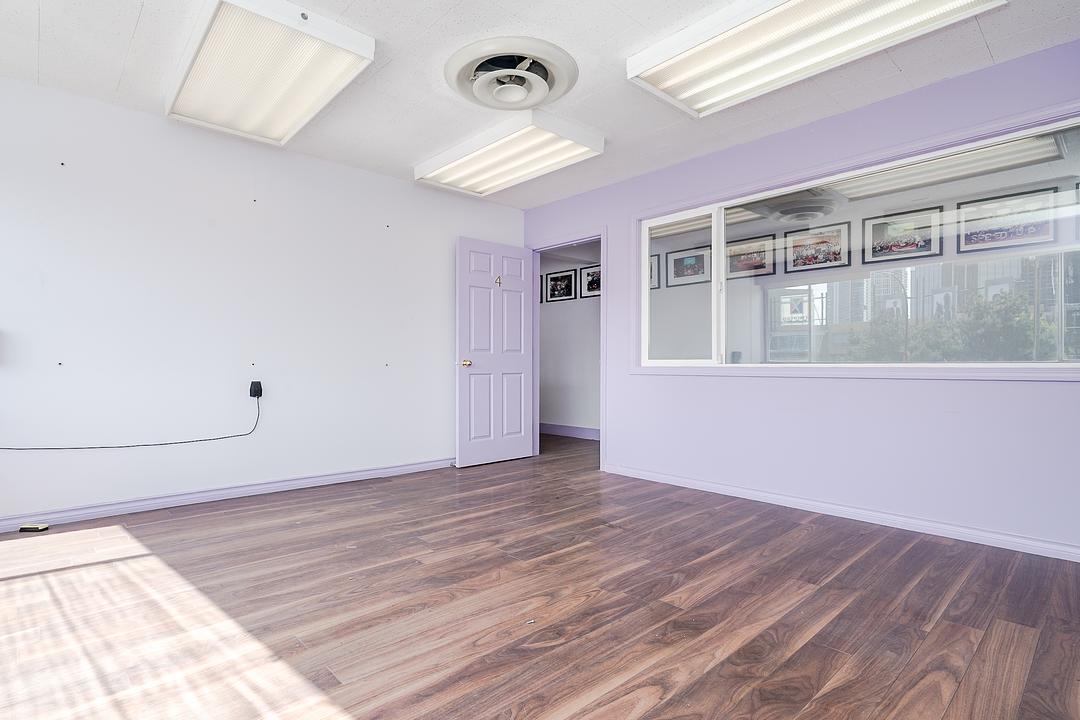 4725 Kingsway, Burnaby, BC
