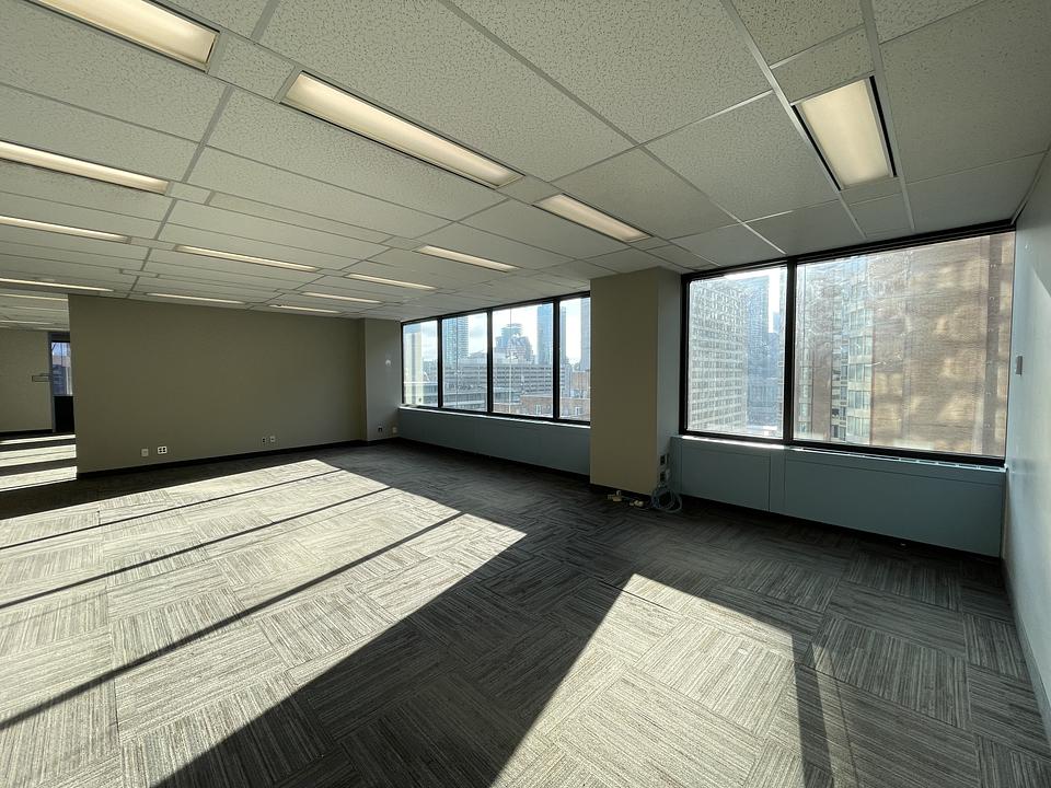 1300 - 180 Dundas Street West, Toronto, ON