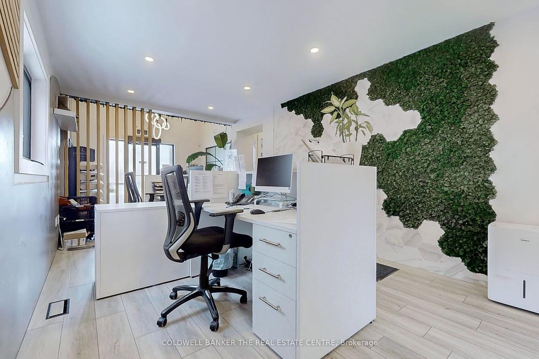 543 The Queensway South, Georgina, ON