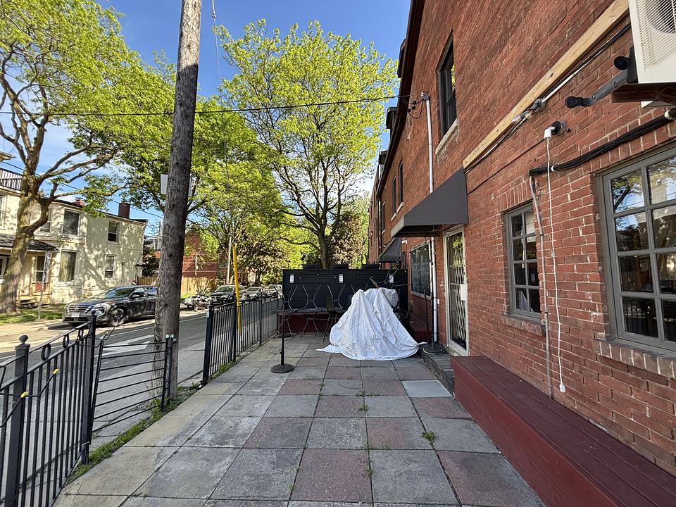 195 Carlton Street, Toronto, ON