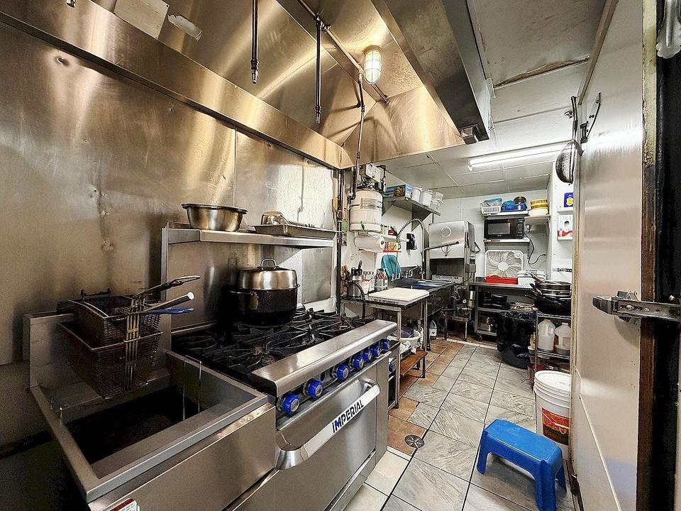 2942 West Broadway, Vancouver, BC