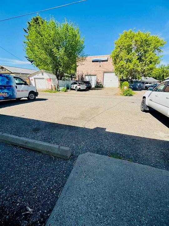 256 13 Street North, Lethbridge, AB