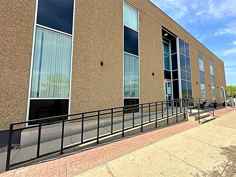 201 - 9902 Franklin Avenue, Fort McMurray, AB
