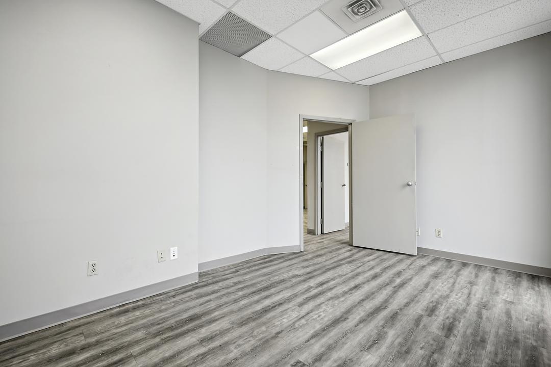 102 - 4441 76 Avenue Southeast, Calgary, AB