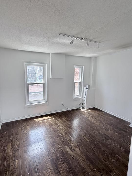 300 - 411 Queen Street West, Toronto, ON