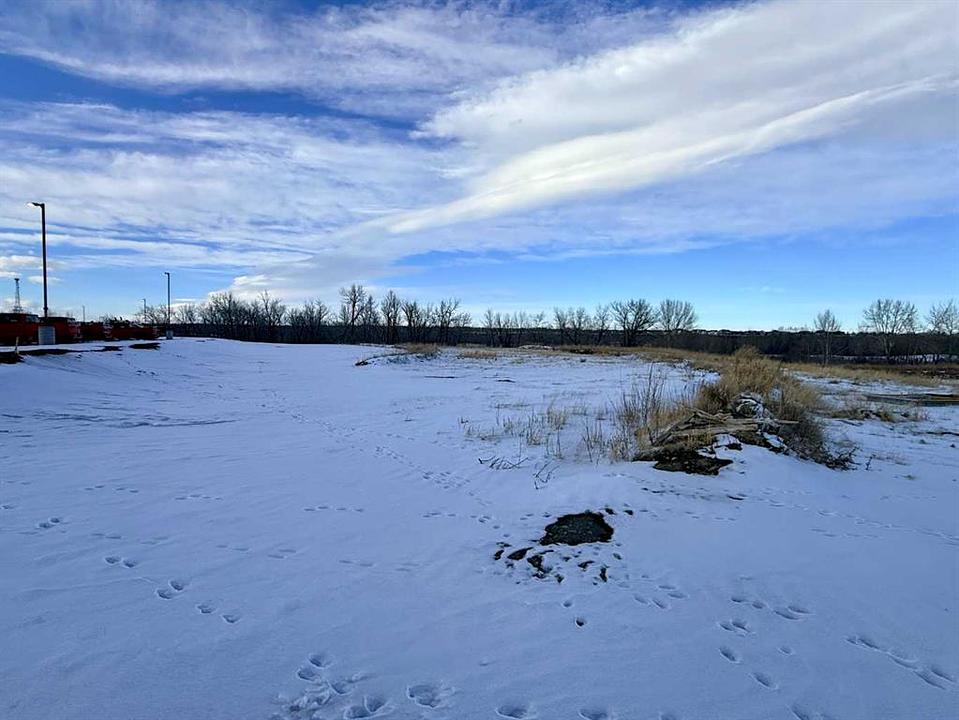37 Southbank Crescent, Okotoks, AB