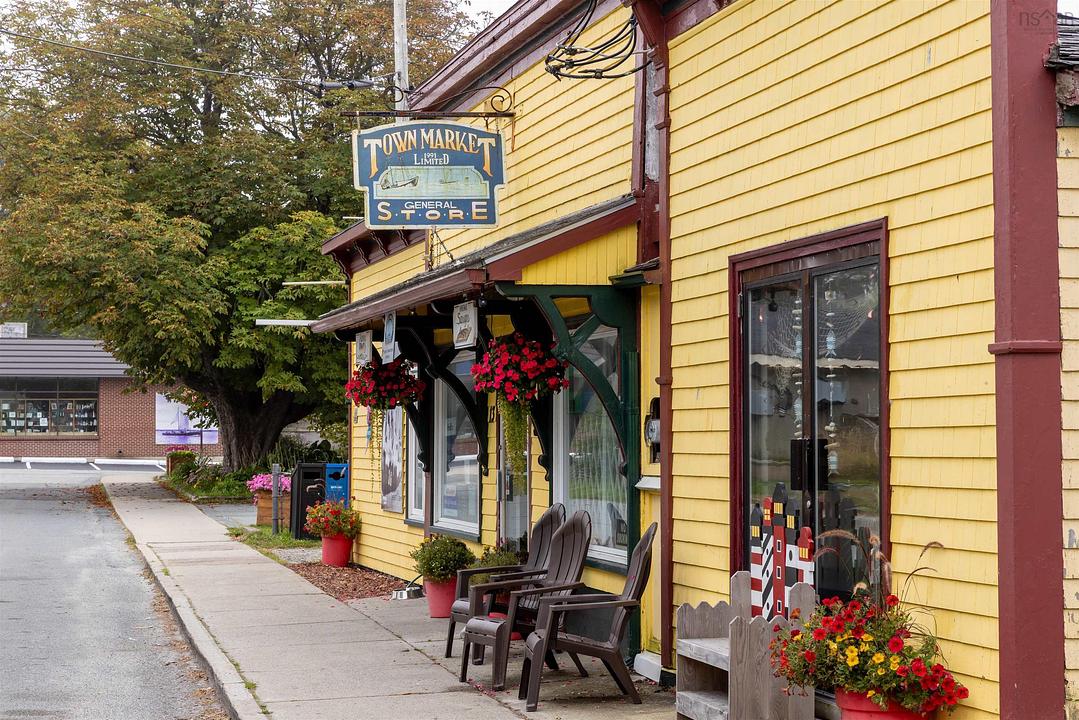 15 North Street, Lockeport, NS