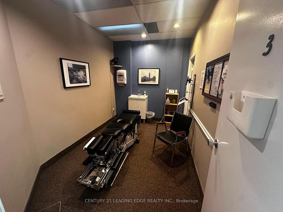 552 Sheppard Avenue West, Toronto, ON