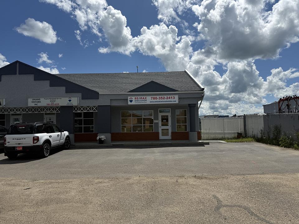 one - 5409 36 Avenue, Wetaskiwin, AB
