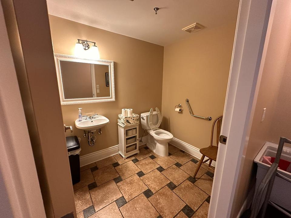 111 & 211 - 15272 Croydon Drive, Surrey, BC
