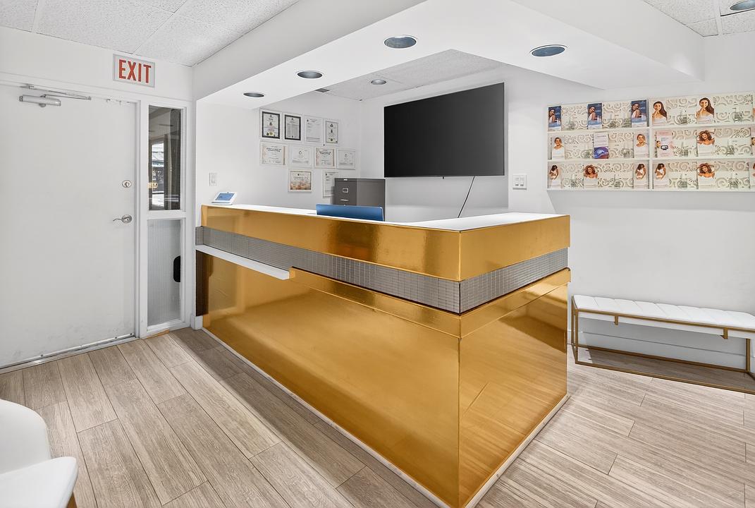 12085 CONFIDENTIAL, North Vancouver, BC