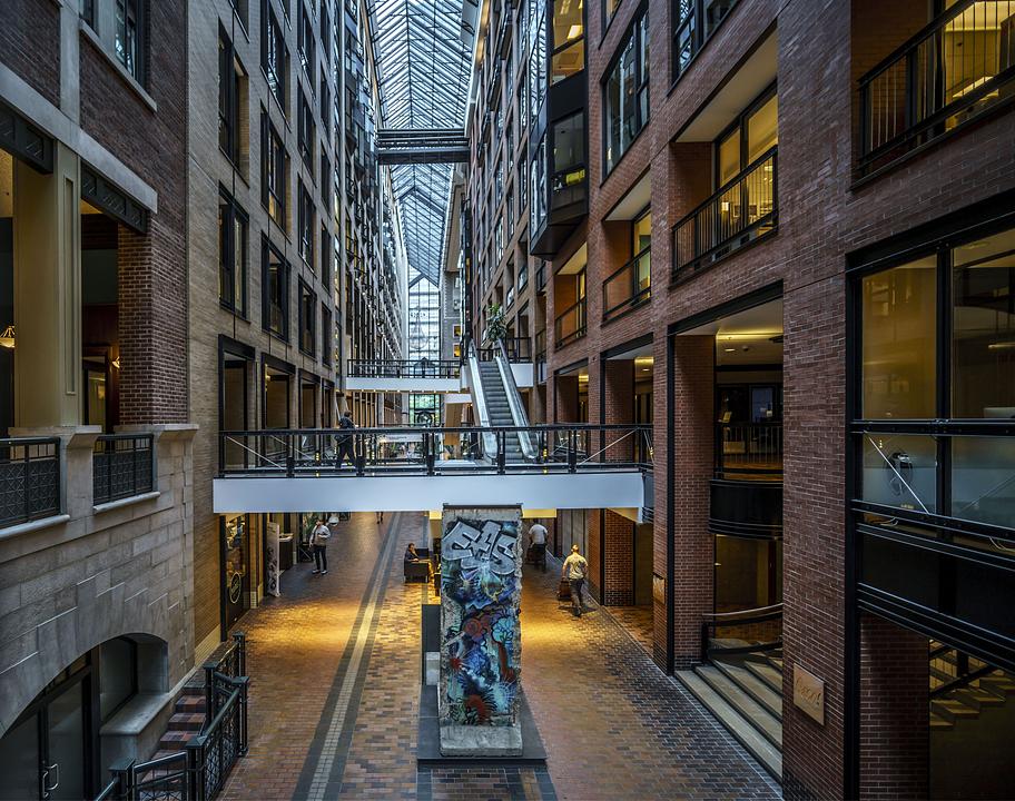 140 - 747 Rue du Square-Victoria, Montréal, QC