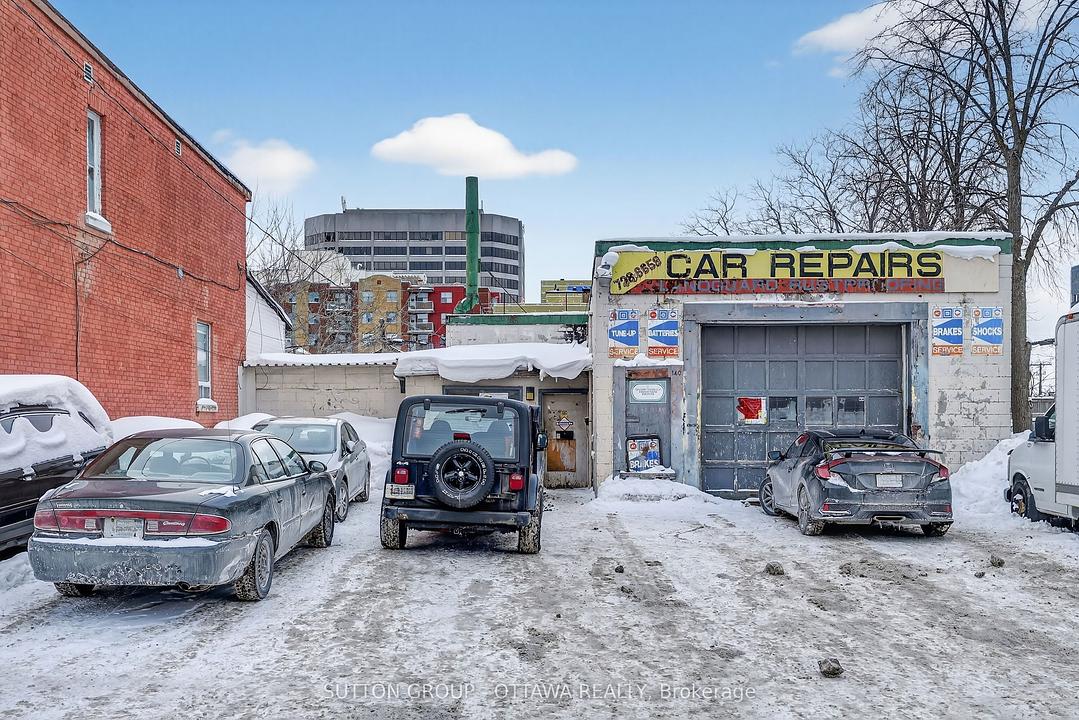 140 Hinchey Avenue, Ottawa, ON