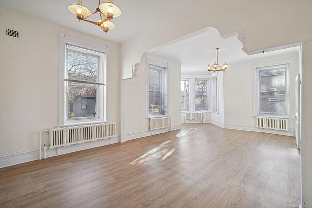 215 Rue de Castelnau East, Montréal, QC