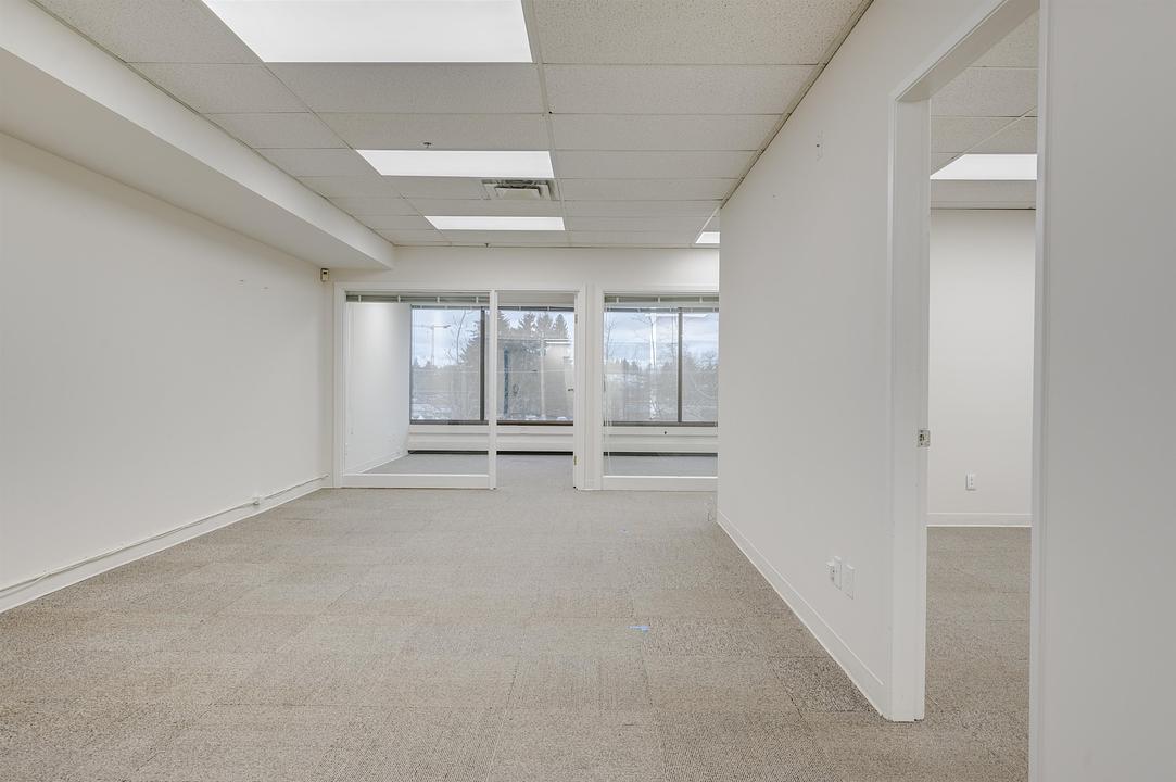 300 - 10524 King George Boulevard, Surrey, BC