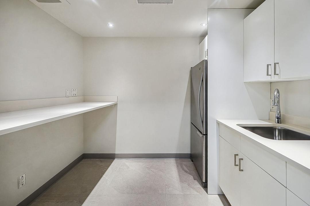 rdc-ss - 4920 Rue Sherbrooke Ouest, Westmount, QC