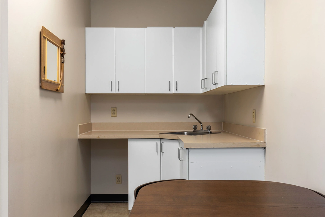 330 - 8150 Boulevard Métropolitain Est, Montréal, QC