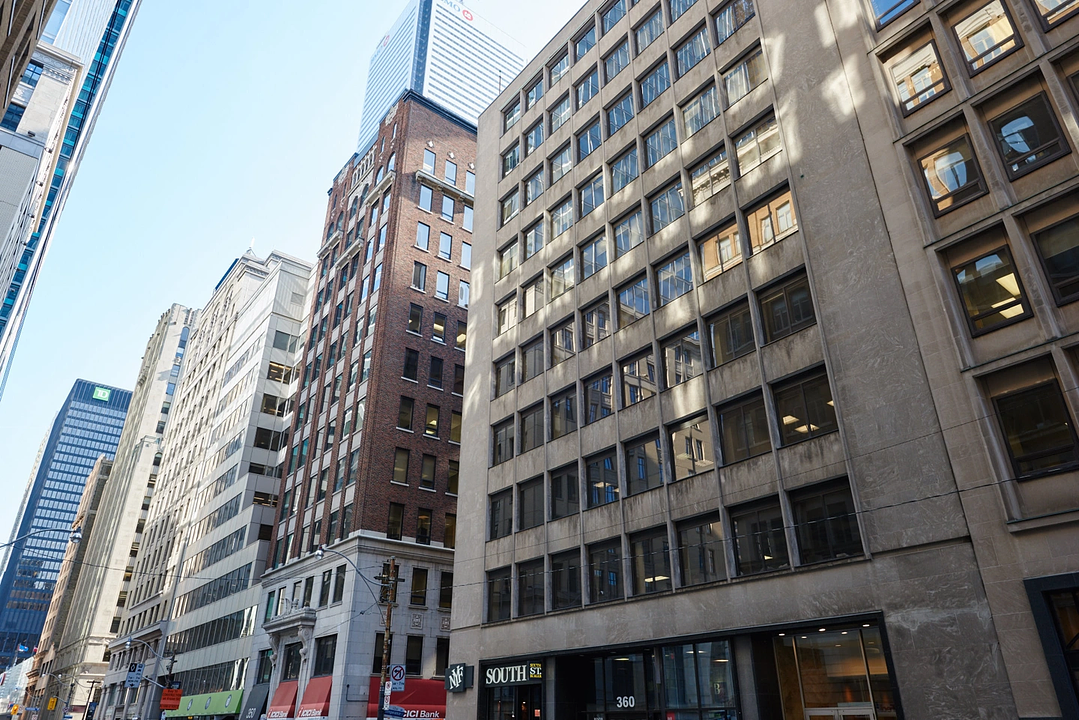 902 - 360 Bay Street, Toronto, ON