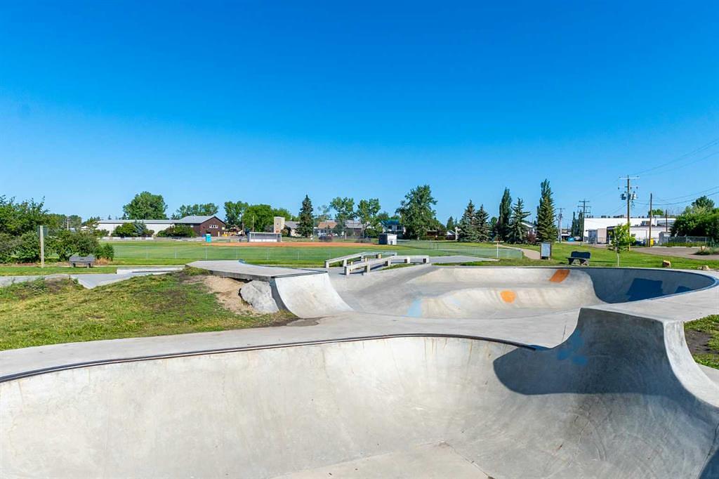 1001A Highway 2A, Carstairs, AB