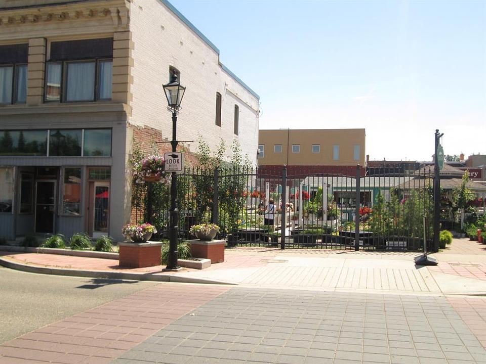 639 2 Street Southeast, Medicine Hat, AB