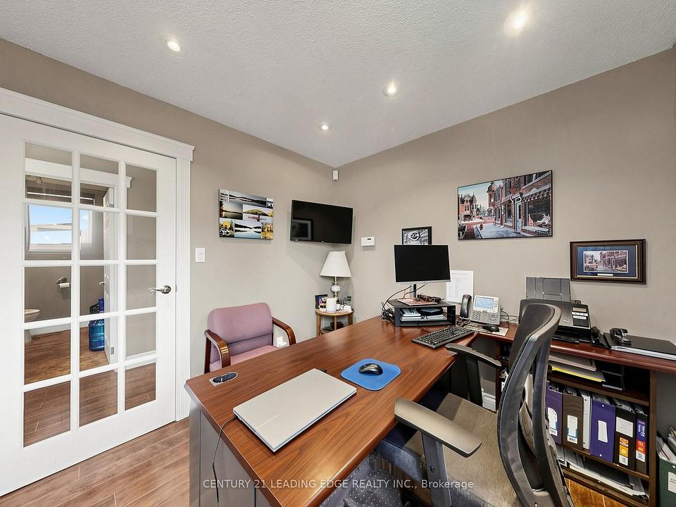 21 Metro Road South, Georgina, ON
