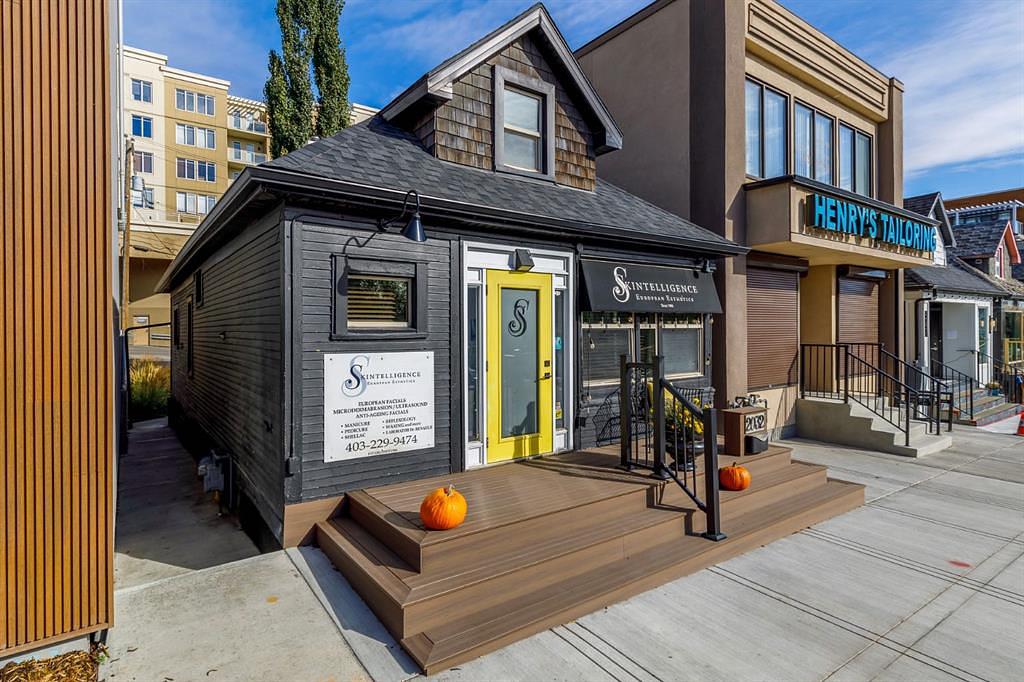2032 34 Avenue Southwest, Calgary, AB
