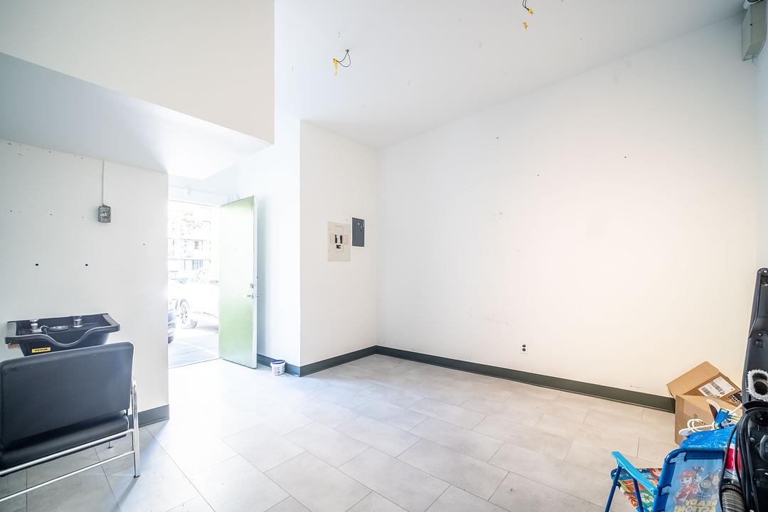4923 Kingsway, Burnaby, BC