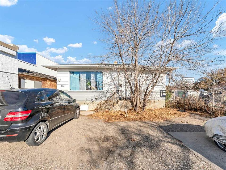Kingsway Avenue Southeast, Medicine Hat, AB