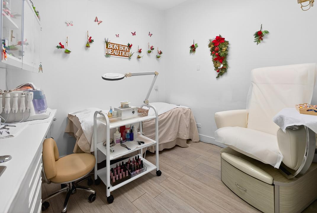 12085 CONFIDENTIAL, North Vancouver, BC