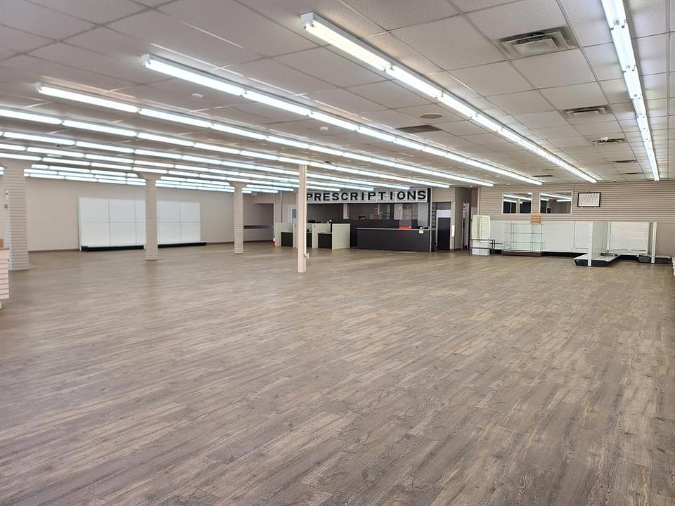 10013 100 Avenue, Peace River, AB