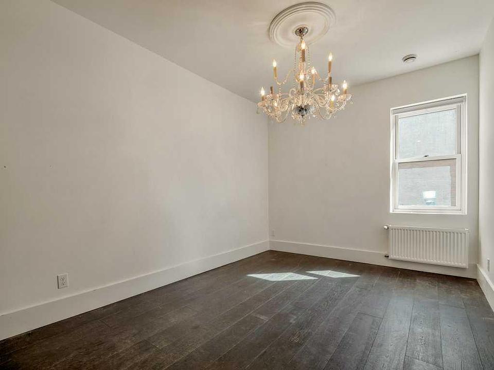325 5 Street South, Lethbridge, AB