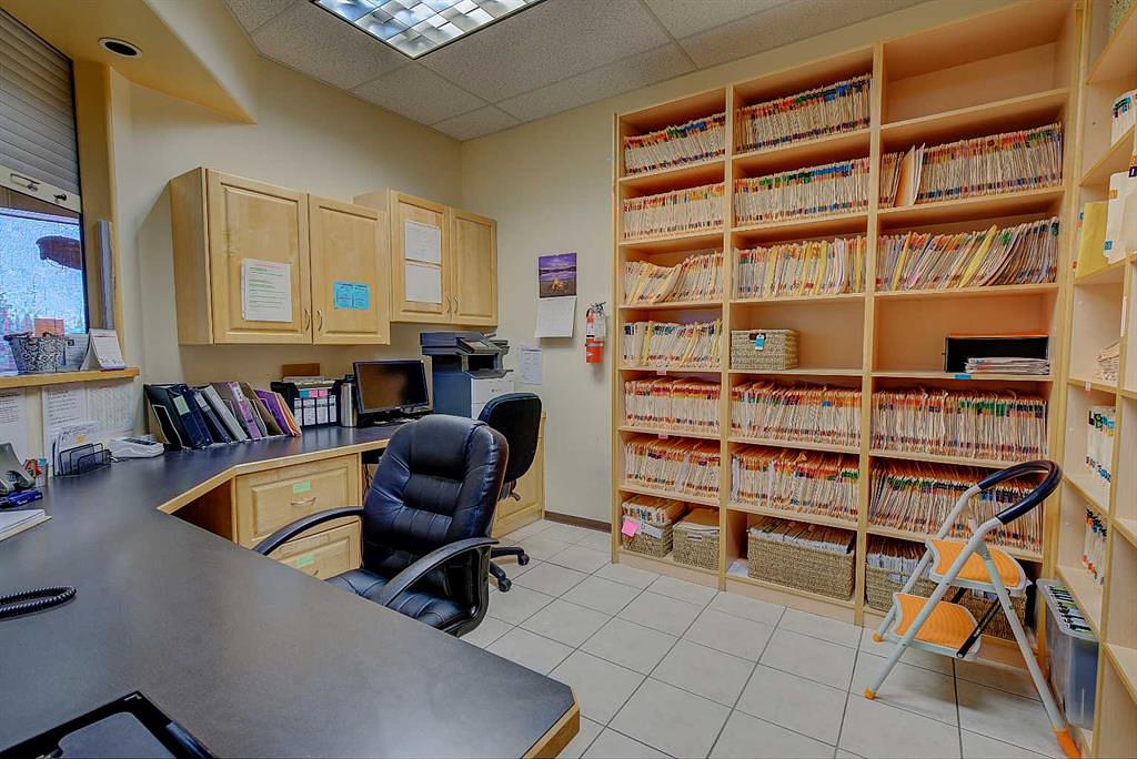 1 - 5021 Parkwood Road, Blackfalds, AB