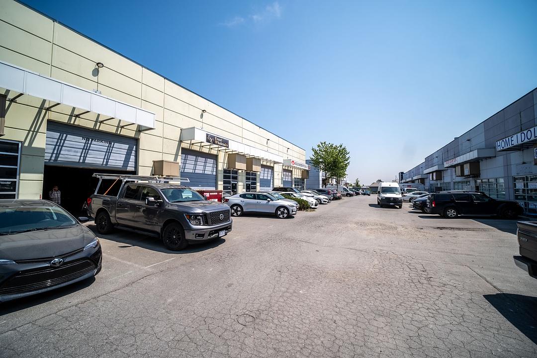305 - 307 - 8675 130 St, Surrey, BC