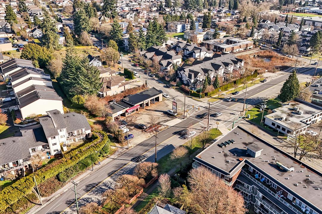 7590 Kingsway, Burnaby, BC