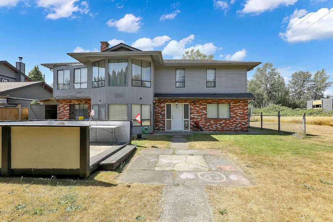 9509 152 Street, Surrey, BC