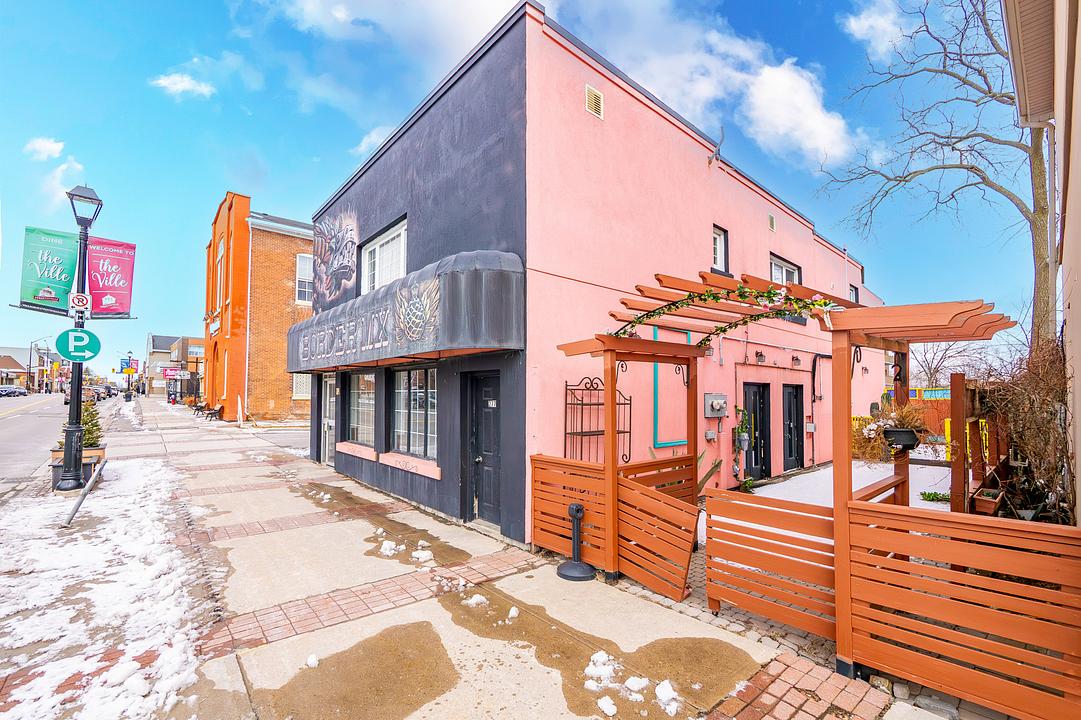 277 Queen Street South, Mississauga, ON
