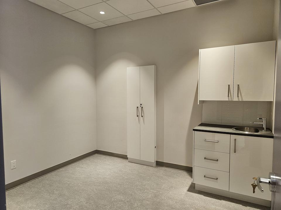 200 - 119 Yonge Street, Toronto, ON