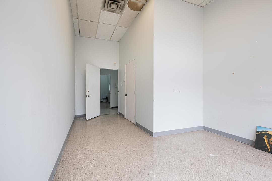 5887 Chemin de la Côte-des-Neiges, Montréal, QC