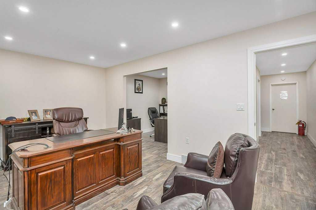 4911 50 Avenue, Eckville, AB