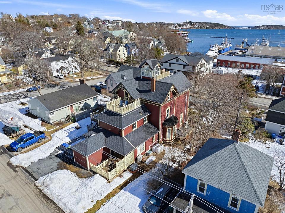42 Falkland Street, Lunenburg, NS