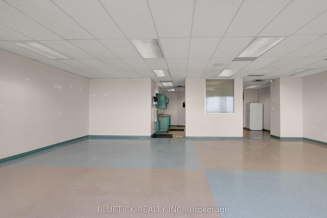600 - 690 Dorval Drive, Oakville, ON