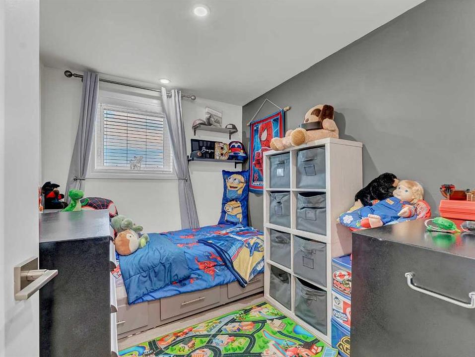 133 South Railway Avenue, Irvine, AB