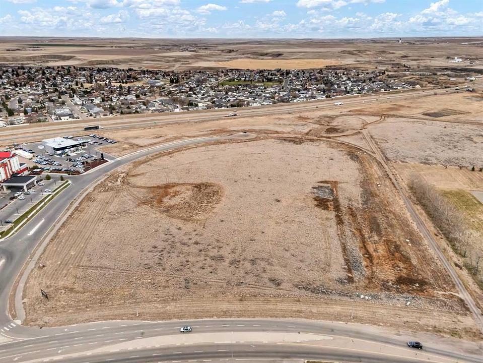 3010 Strachan Road Southeast, Medicine Hat, AB