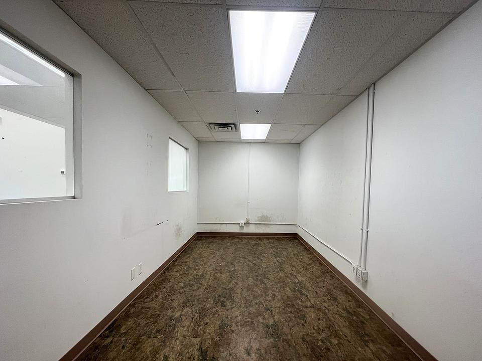 2221 41 Ave NE, Calgary, AB