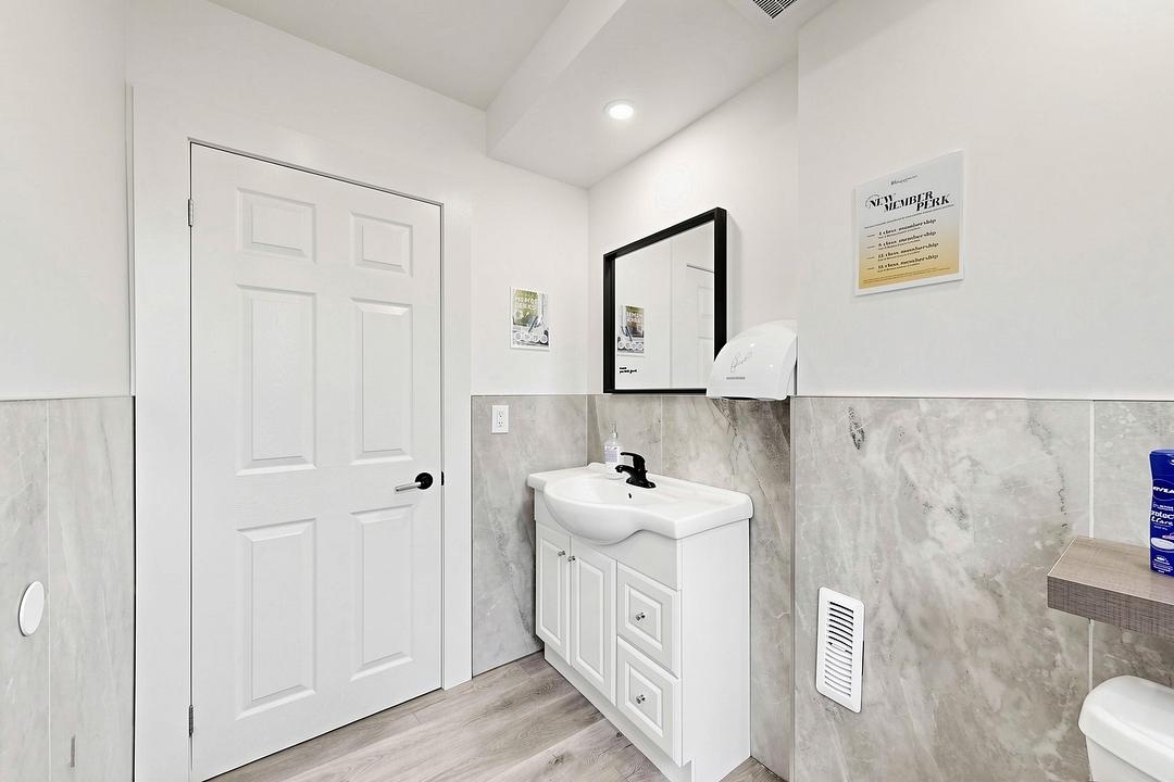 302 - 10 McCaul Street, Toronto, ON