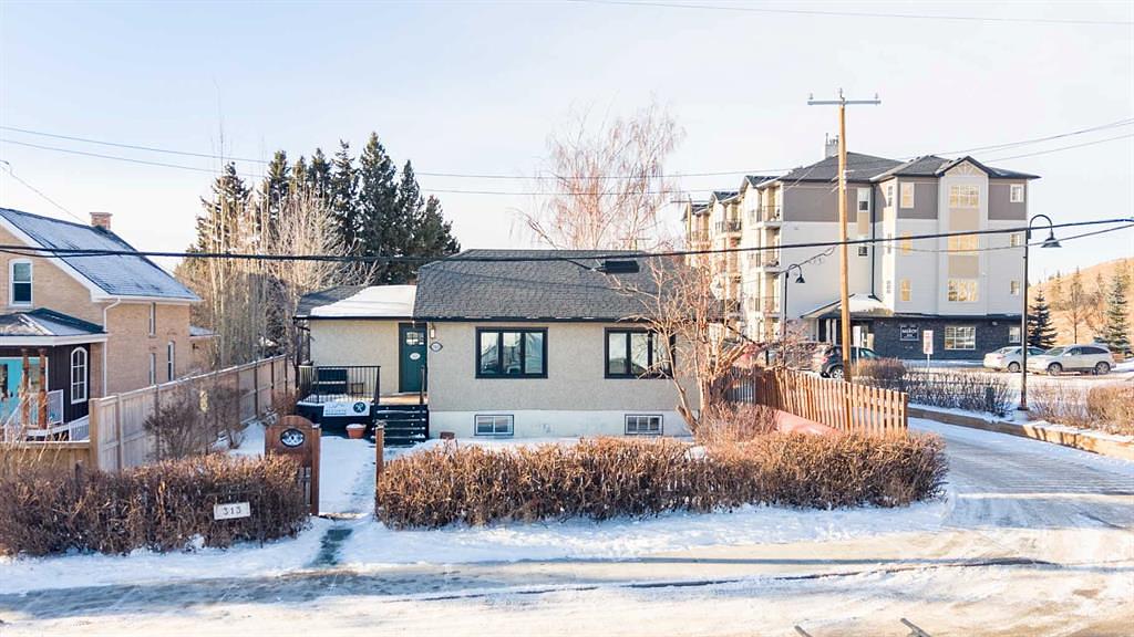 313 Ross Avenue, Cochrane, AB