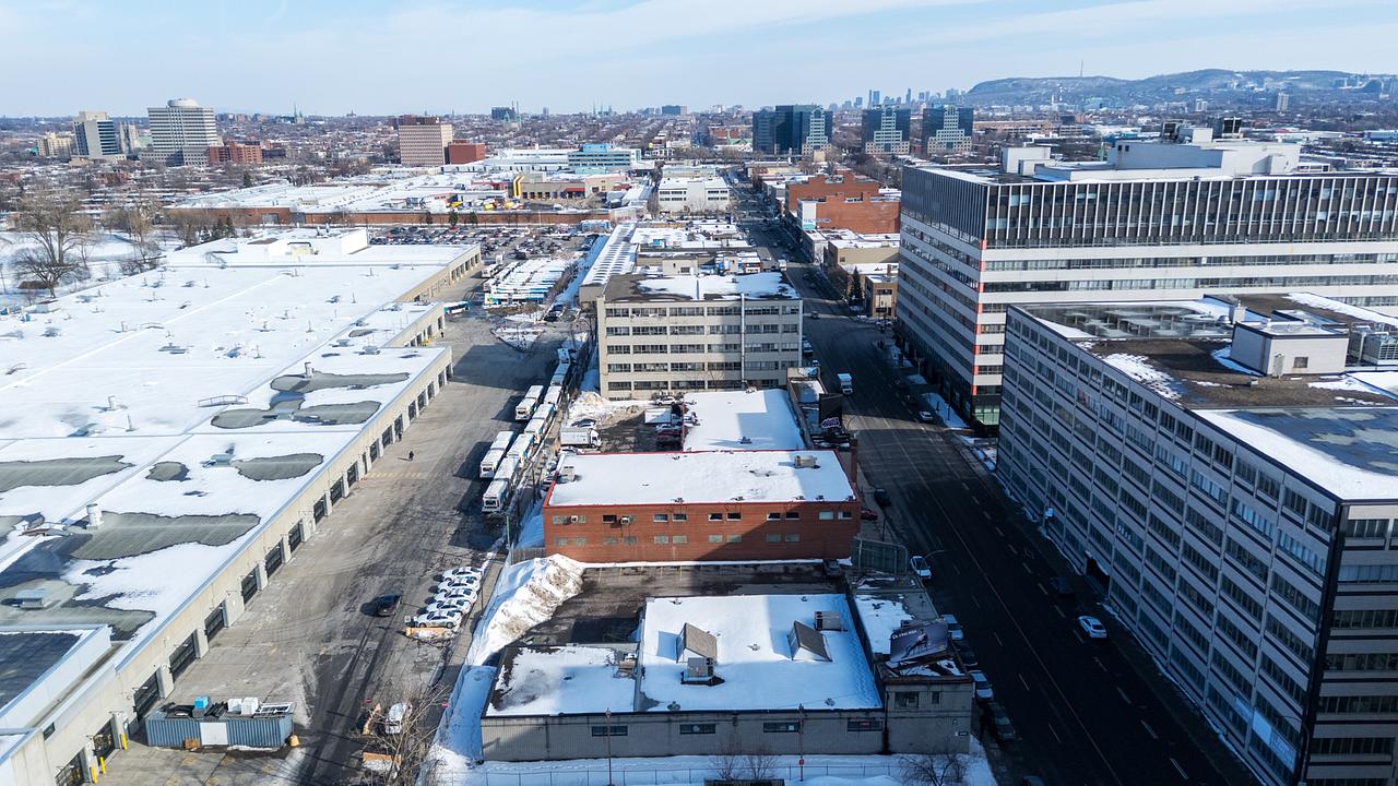 9455 Boulevard Saint-Laurent, Montréal, QC