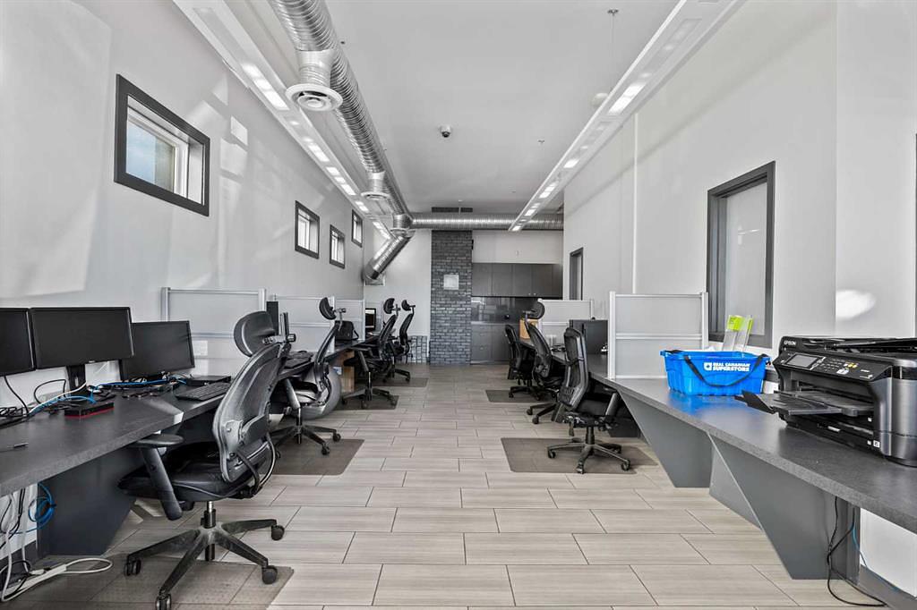 1742 10 Avenue Southwest, Calgary, AB